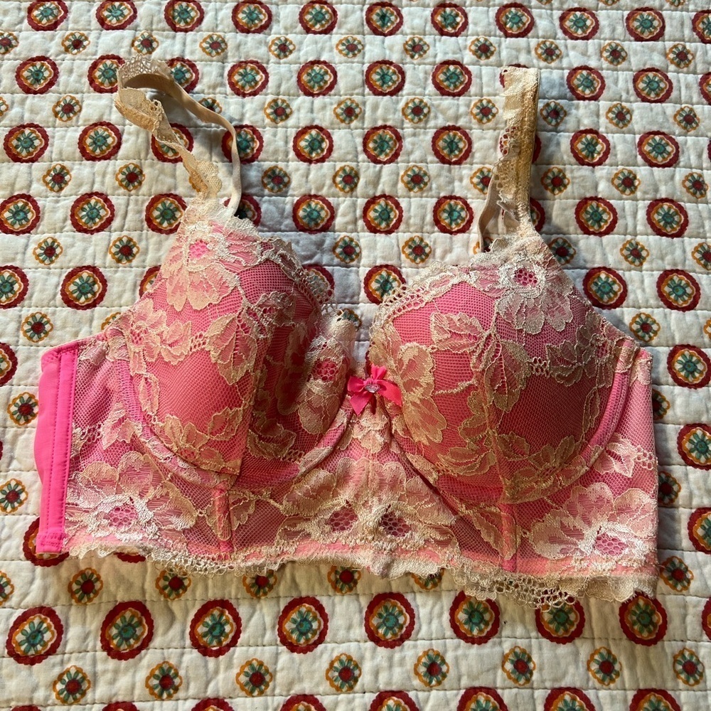 EUC Victoria’s Secret Hot Pink Lace Body By Victoria Lined Demi Bra Size 34C